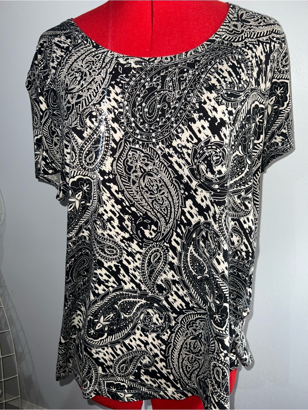 Zenergy Chico’s Black & White Paisley Crystals Short Sleeve Women’s Top size 14